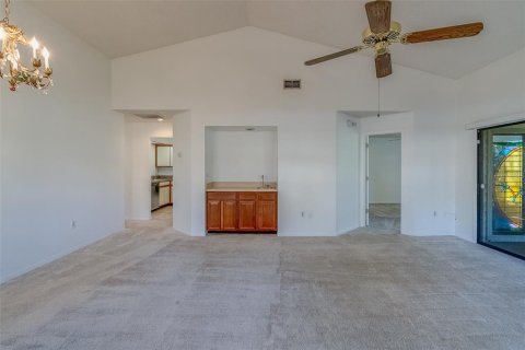 House in Palm Harbor, Florida 3 bedrooms, 129.13 sq.m. № 1798122 - photo 10