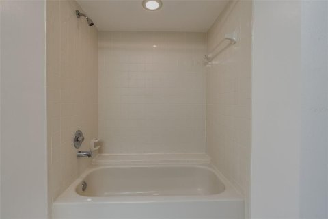 House in Palm Harbor, Florida 3 bedrooms, 129.13 sq.m. № 1798122 - photo 17