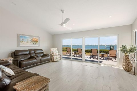 Casa en venta en Englewood, Florida, 4 dormitorios, 206.8 m2 № 2126815 - foto 27