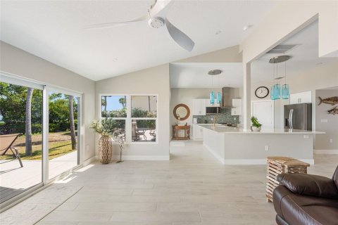 Casa en venta en Englewood, Florida, 4 dormitorios, 206.8 m2 № 2126815 - foto 17