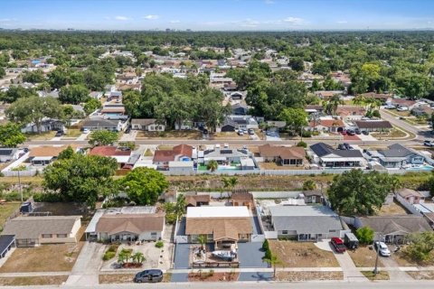 House in Tampa, Florida 4 bedrooms, 190.54 sq.m. № 2228219 - photo 7