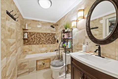 House in Tampa, Florida 4 bedrooms, 190.54 sq.m. № 2228219 - photo 20