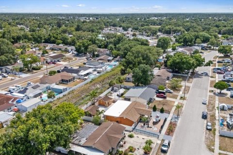 House in Tampa, Florida 4 bedrooms, 190.54 sq.m. № 2228219 - photo 6