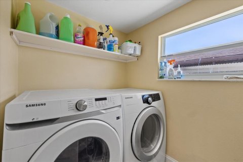 House in Tampa, Florida 4 bedrooms, 190.54 sq.m. № 2228219 - photo 27