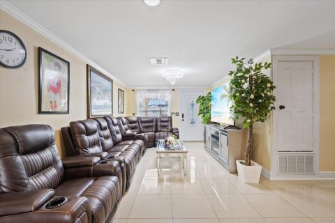 House in Tampa, Florida 4 bedrooms, 190.54 sq.m. № 2228219 - photo 10