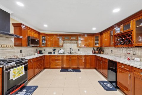 House in Tampa, Florida 4 bedrooms, 190.54 sq.m. № 2228219 - photo 28