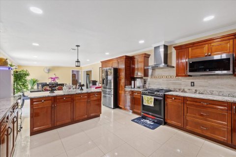 House in Tampa, Florida 4 bedrooms, 190.54 sq.m. № 2228219 - photo 29