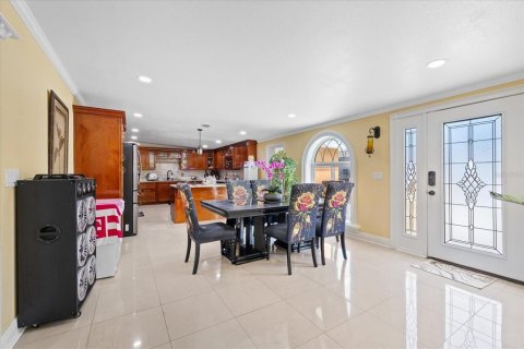 House in Tampa, Florida 4 bedrooms, 190.54 sq.m. № 2228219 - photo 24