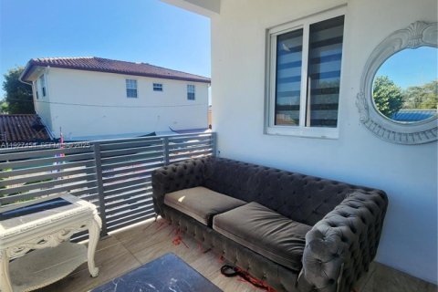 Снять в аренду коммерческую недвижимость в Майами, Флорида 2 спальни, 235.32м2, № 1991519 - фото 19