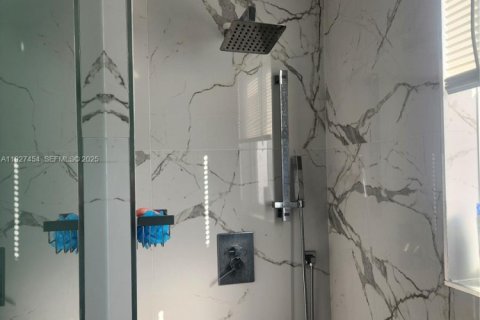 Снять в аренду коммерческую недвижимость в Майами, Флорида 2 спальни, 235.32м2, № 1991519 - фото 25