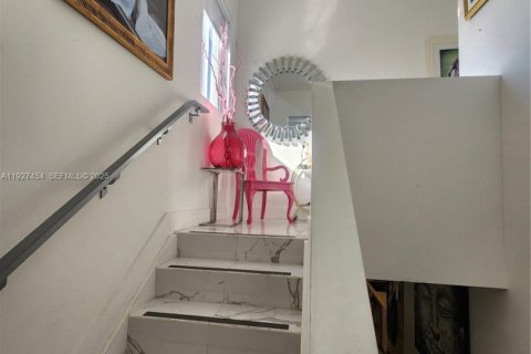 Снять в аренду коммерческую недвижимость в Майами, Флорида 2 спальни, 235.32м2, № 1991519 - фото 10