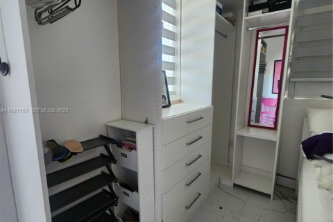 Снять в аренду коммерческую недвижимость в Майами, Флорида 2 спальни, 235.32м2, № 1991519 - фото 20