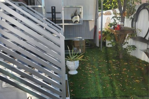 Снять в аренду коммерческую недвижимость в Майами, Флорида 2 спальни, 235.32м2, № 1991519 - фото 4