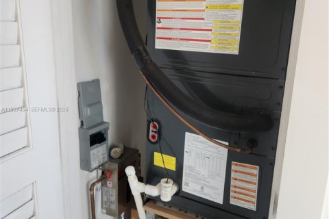 Снять в аренду коммерческую недвижимость в Майами, Флорида 2 спальни, 235.32м2, № 1991519 - фото 26