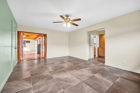 Villa ou maison à vendre à Hollywood, Floride: 3 chambres, 226.68 m2 № 1931612 - photo 22