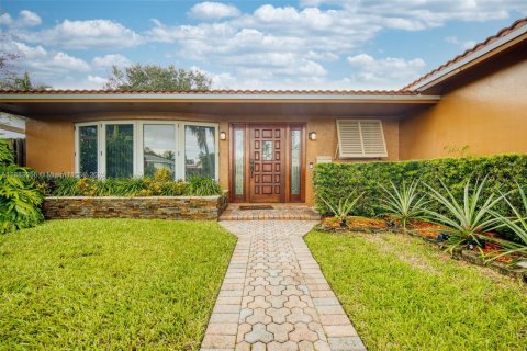 Villa ou maison à vendre à Hollywood, Floride: 3 chambres, 226.68 m2 № 1931612 - photo 2