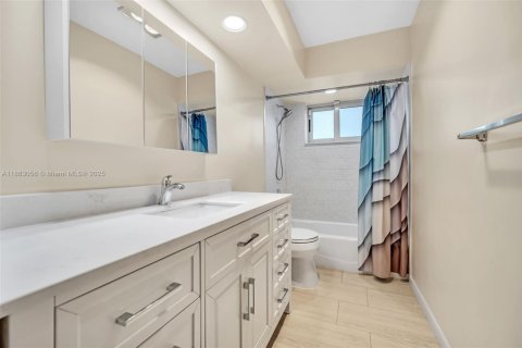 Villa ou maison à vendre à Hollywood, Floride: 3 chambres, 226.68 m2 № 1931612 - photo 26