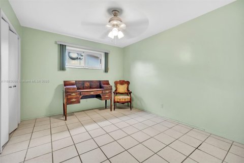 Villa ou maison à vendre à Hollywood, Floride: 3 chambres, 226.68 m2 № 1931612 - photo 28