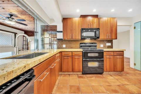 Villa ou maison à vendre à Hollywood, Floride: 3 chambres, 226.68 m2 № 1931612 - photo 11