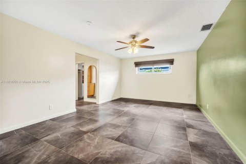 Villa ou maison à vendre à Hollywood, Floride: 3 chambres, 226.68 m2 № 1931612 - photo 21