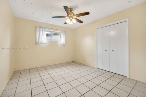 Villa ou maison à vendre à Hollywood, Floride: 3 chambres, 226.68 m2 № 1931612 - photo 27