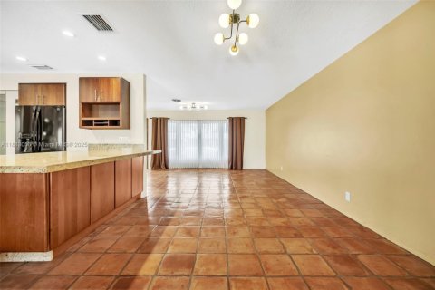 Villa ou maison à vendre à Hollywood, Floride: 3 chambres, 226.68 m2 № 1931612 - photo 8
