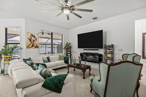 House in Port St. Lucie, Florida 5 bedrooms, 226.4 sq.m. № 2249807 - photo 6