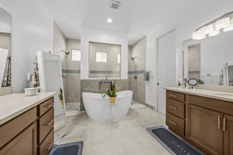 House in Port St. Lucie, Florida 5 bedrooms, 226.4 sq.m. № 2249807 - photo 10