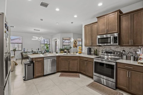 House in Port St. Lucie, Florida 5 bedrooms, 226.4 sq.m. № 2249807 - photo 3