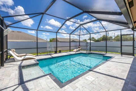House in Port St. Lucie, Florida 5 bedrooms, 226.4 sq.m. № 2249807 - photo 2