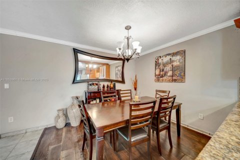 Villa ou maison à vendre à Miami Gardens, Floride: 3 chambres, 159.23 m2 № 1855018 - photo 13