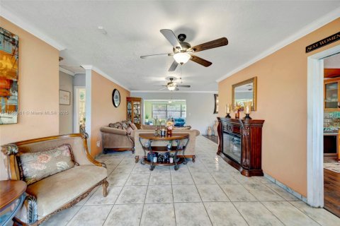 Villa ou maison à vendre à Miami Gardens, Floride: 3 chambres, 159.23 m2 № 1855018 - photo 15