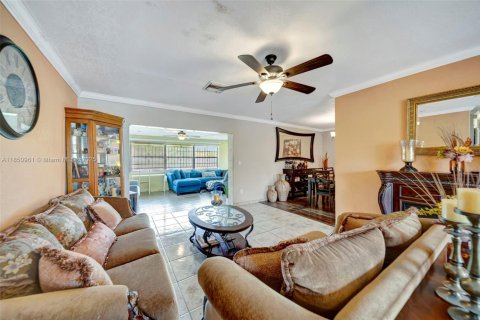 Villa ou maison à vendre à Miami Gardens, Floride: 3 chambres, 159.23 m2 № 1855018 - photo 16