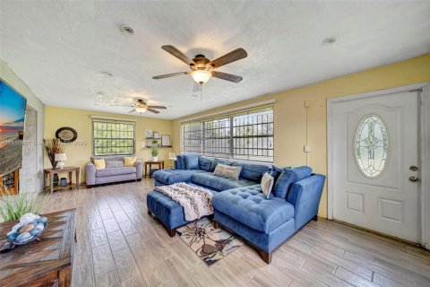 Villa ou maison à vendre à Miami Gardens, Floride: 3 chambres, 159.23 m2 № 1855018 - photo 19