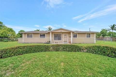 Villa ou maison à vendre à Miami Gardens, Floride: 3 chambres, 159.23 m2 № 1855018 - photo 3