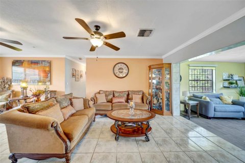 Villa ou maison à vendre à Miami Gardens, Floride: 3 chambres, 159.23 m2 № 1855018 - photo 17