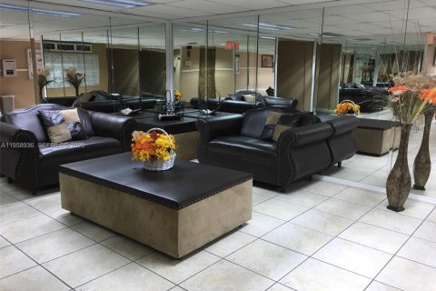 Condo in Hallandale Beach, Florida, 2 bedrooms  № 2017602 - photo 19