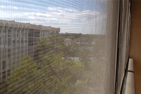 Condo in Hallandale Beach, Florida, 2 bedrooms  № 2017602 - photo 8