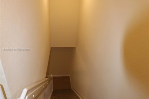 Touwnhouse à vendre à Miami, Floride: 3 chambres, 149.39 m2 № 2068103 - photo 13