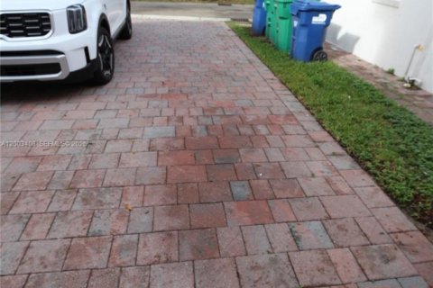 Touwnhouse à vendre à Miami, Floride: 3 chambres, 149.39 m2 № 2068103 - photo 29