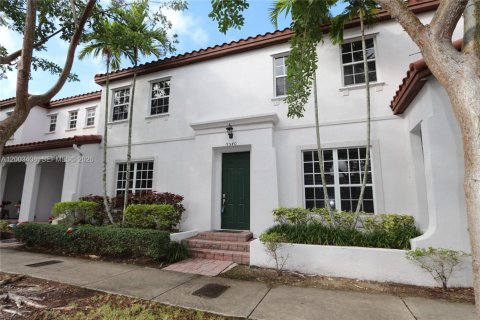 Touwnhouse à vendre à Miami, Floride: 3 chambres, 149.39 m2 № 2068103 - photo 2
