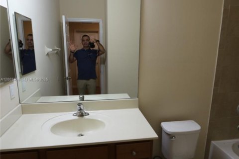 Touwnhouse à vendre à Miami, Floride: 3 chambres, 149.39 m2 № 2068103 - photo 12