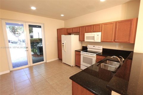 Touwnhouse à vendre à Miami, Floride: 3 chambres, 149.39 m2 № 2068103 - photo 6