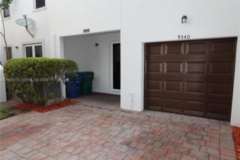 Touwnhouse à vendre à Miami, Floride: 3 chambres, 149.39 m2 № 2068103 - photo 11