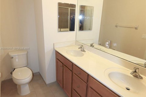 Touwnhouse à vendre à Miami, Floride: 3 chambres, 149.39 m2 № 2068103 - photo 18