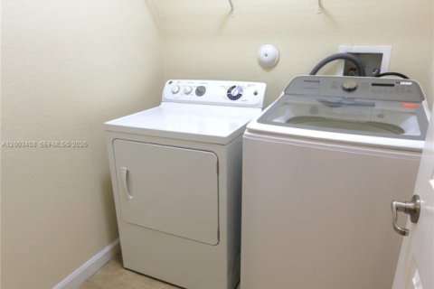 Touwnhouse à vendre à Miami, Floride: 3 chambres, 149.39 m2 № 2068103 - photo 14