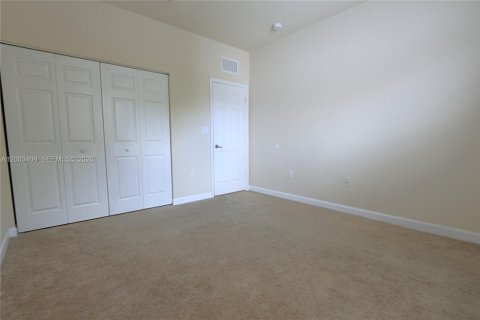 Touwnhouse à vendre à Miami, Floride: 3 chambres, 149.39 m2 № 2068103 - photo 25