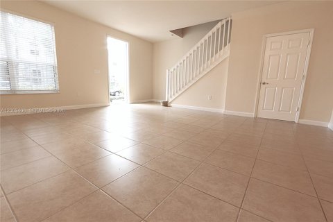 Touwnhouse à vendre à Miami, Floride: 3 chambres, 149.39 m2 № 2068103 - photo 8