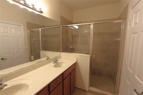 Touwnhouse à vendre à Miami, Floride: 3 chambres, 149.39 m2 № 2068103 - photo 19