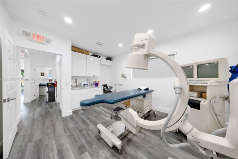 Propiedad comercial en alquiler en Miami, Florida № 1026967 - foto 1